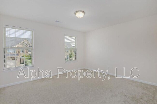 Building Photo - 28 Irvington Dr