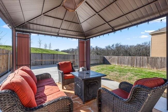 Building Photo - 6713 Ondantra Bnd