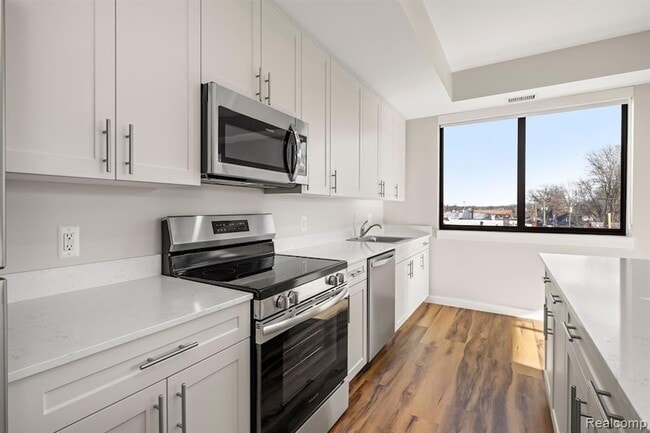 Building Photo - 16530 E Warren Ave