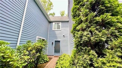 Building Photo - 25 Farmington Meadow Dr