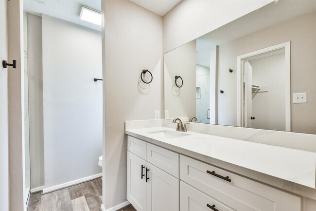 Building Photo - 6103 Fallengate Dr