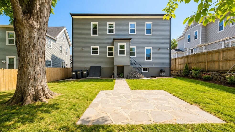 Building Photo - 484 Lincoln Pl