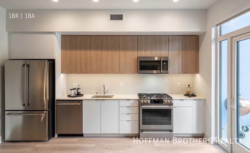 Building Photo - 1752 Glendale Blvd