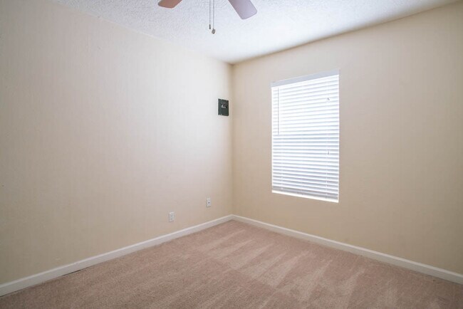 Building Photo - 1846 Henry Cir SW