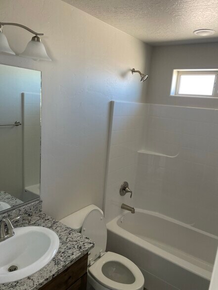 2nd bath - 4406 W 275 N