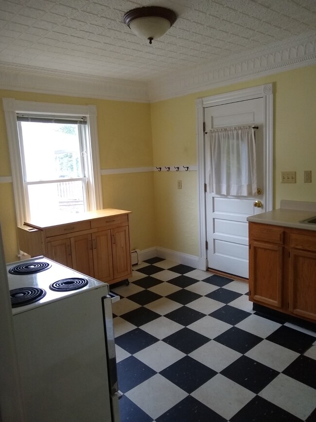 kitchen, second entrance in rear - 20 Phillips St