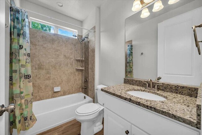 Building Photo - Coral Canyon Living! 3 Bedroom Home with C...