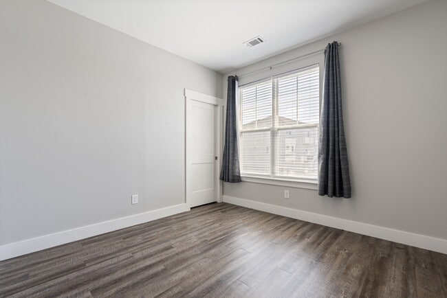 Building Photo - 1734 Pecan St