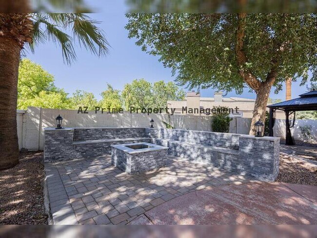 Building Photo - 1343 E Beacon Dr