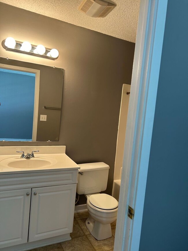 Building Photo - Charming 2 bedroom townhome in The Arbor @...