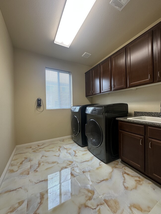 Building Photo - 8125 Crimson Creek Ct