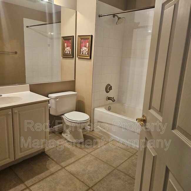Building Photo - 8271 Village Edge Cir
