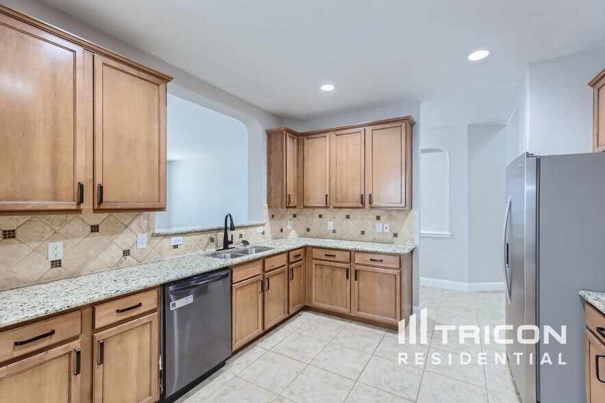 Building Photo - 213 Ridge Bluff