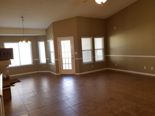 Family/Living Room - 5648 W Millbrae Ave