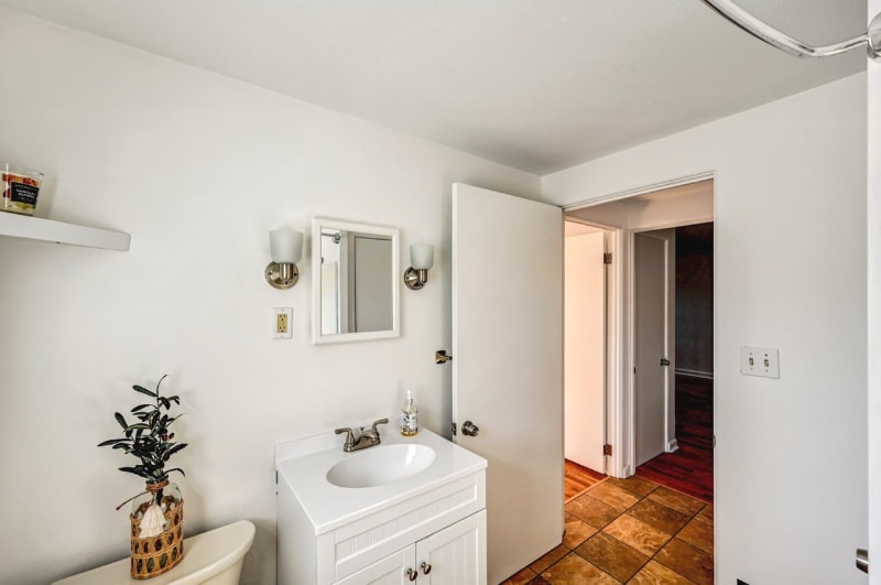 Building Photo - 819 Fairview Ave