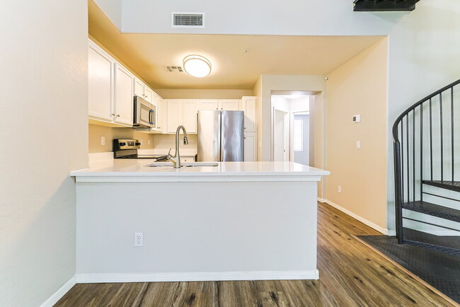 Building Photo - 163 W Tremaine Ct