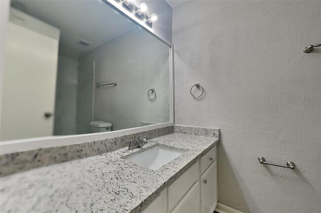 Building Photo - 9315 Silver Tip Dr