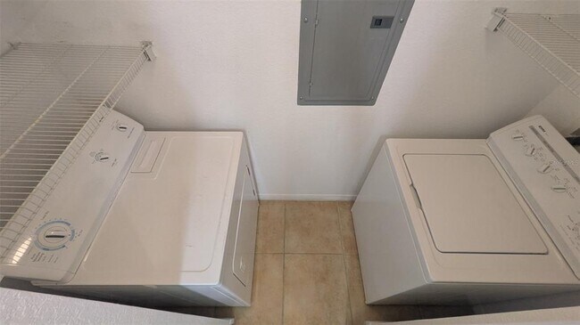 Building Photo - 1064 N Tamiami Trl