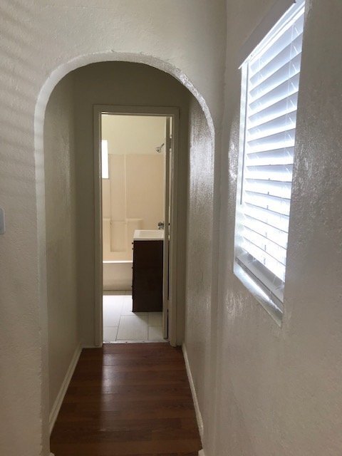 Building Photo - 1 Bed, 1 Bath in a tranquil nook of Los An...