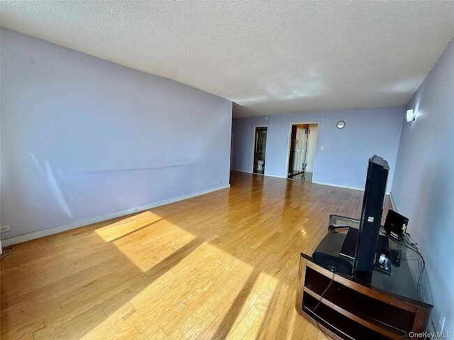 Building Photo - 150-38 Union Tpke Un