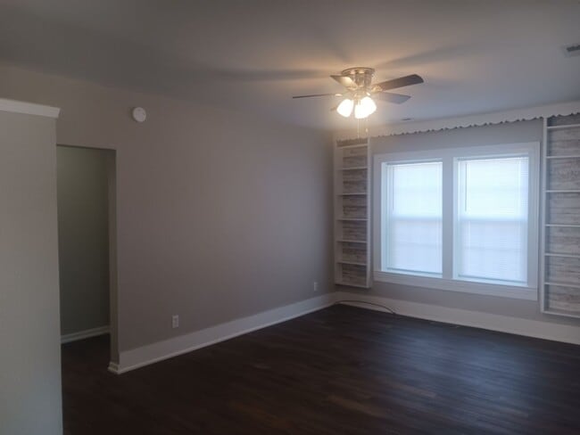 Building Photo - 3 bedroom, 2 bath with office in Frederick...