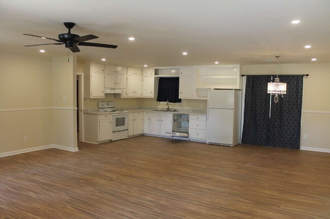 Building Photo - 1002 Centerwood Dr