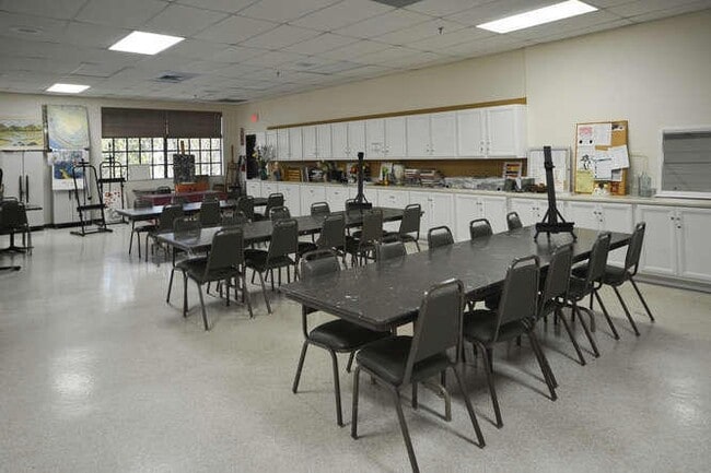 Building Photo - 147 Fanshaw D