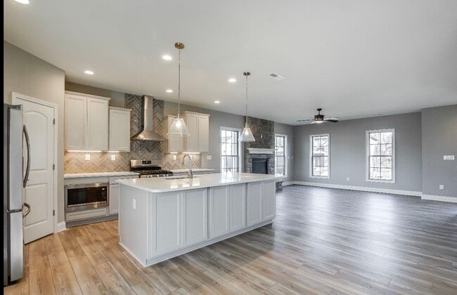 Building Photo - Gorgeous Newer Construction Home!