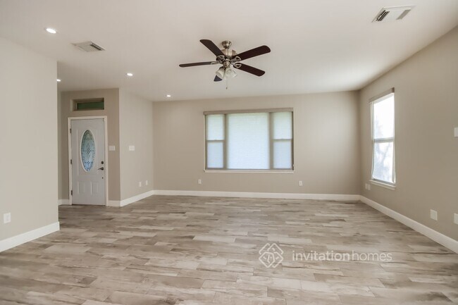 Building Photo - 321 Springwood Dr