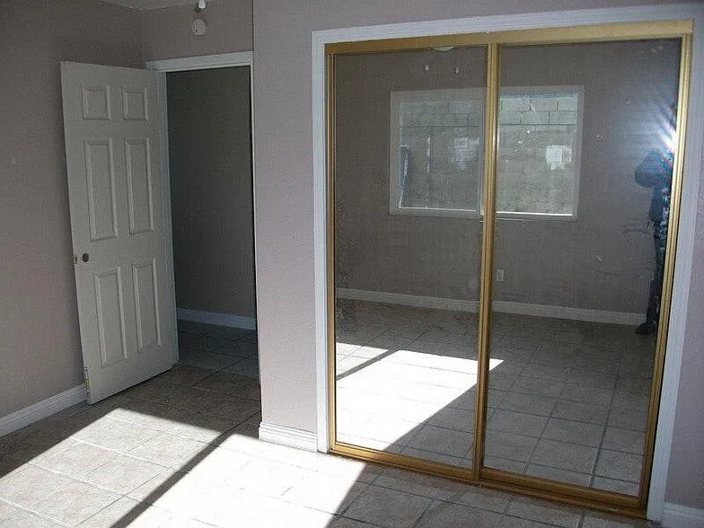 Building Photo - 26001 Juanita St