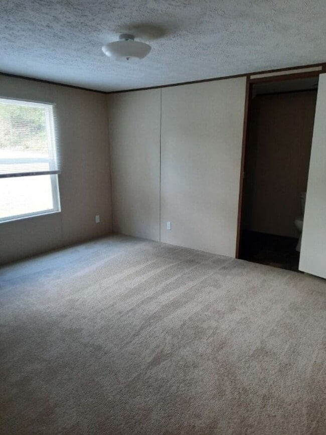 Building Photo - $1,000 - 2 Bedroom / 2 Bath Mobile Home in...