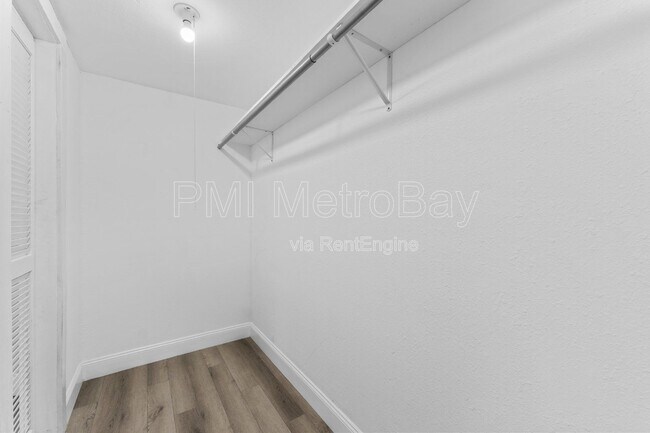 Building Photo - 6121 N Falkenburg Rd