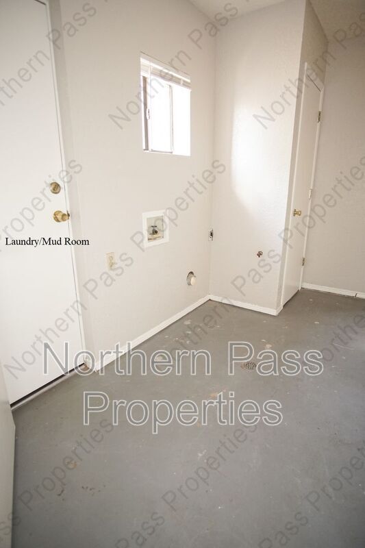 Building Photo - 2630 Mountain Ave