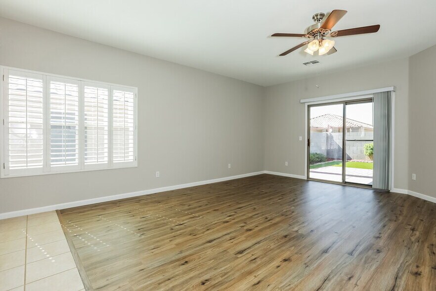 Building Photo - 2837 W San Carlos Ln