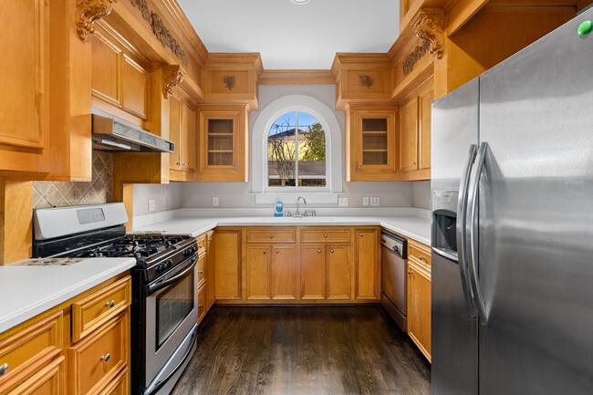 Kitchen - 515 W 17th St