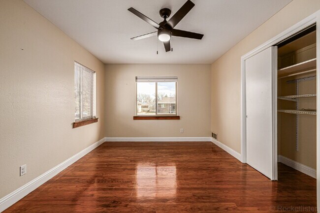 Building Photo - Lovely 5 Bed  / 2 bath in Boston Heights