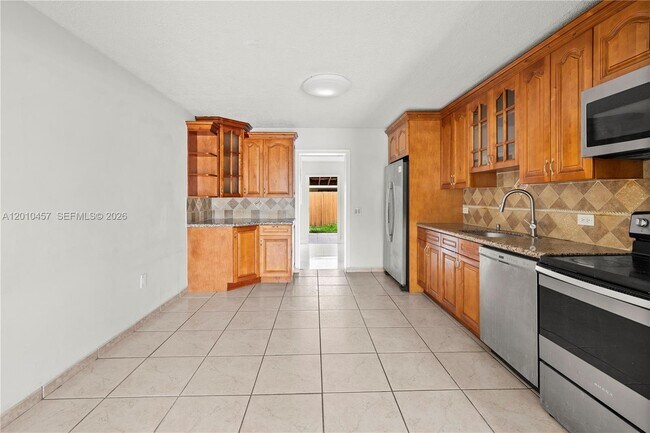 Building Photo - 1800 SW 97th Ave