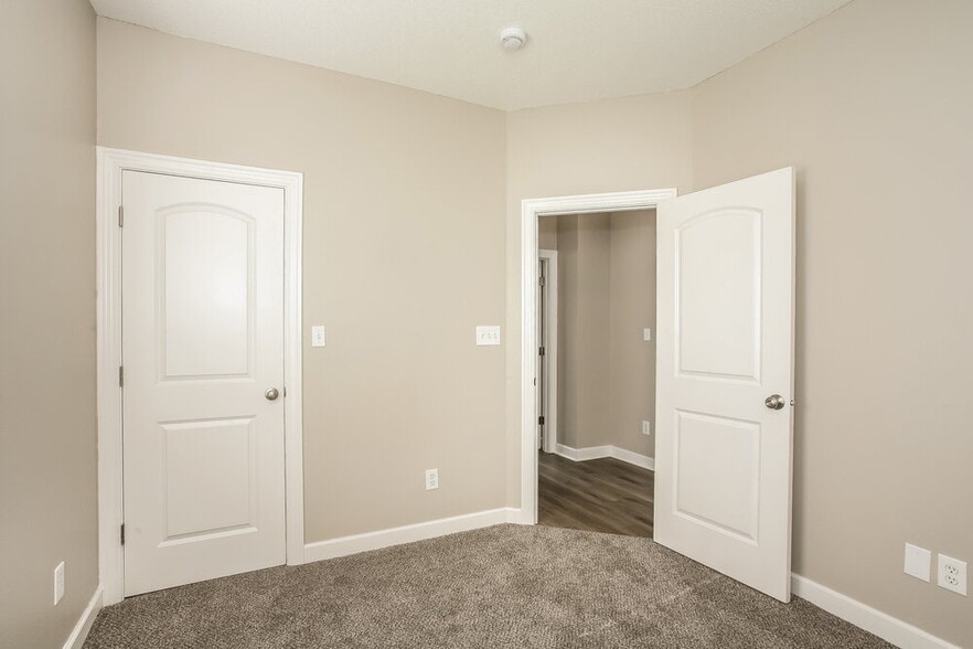 Building Photo - 6460 Dusty Laurel Dr