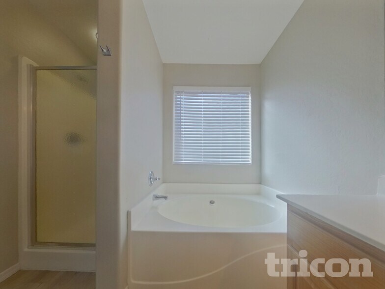 Building Photo - 17271 W Ashley Dr