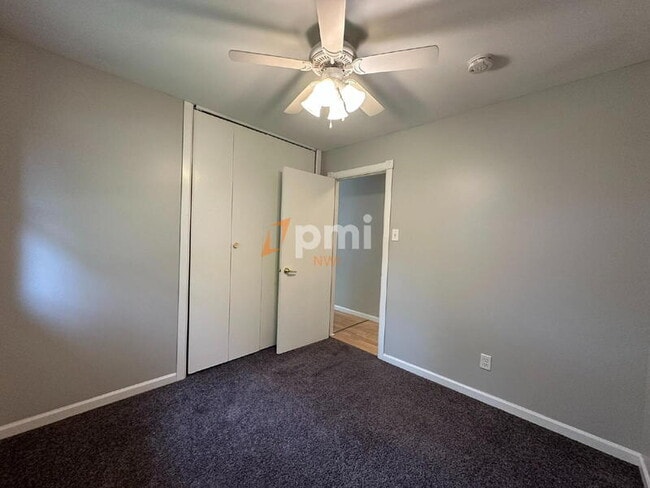 Building Photo - 380 Lahonda Dr