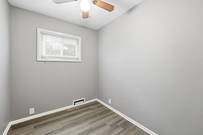 Building Photo - Don't Miss Out on This Charming 3 Bed, 1 Bath Home in South Kansas City!