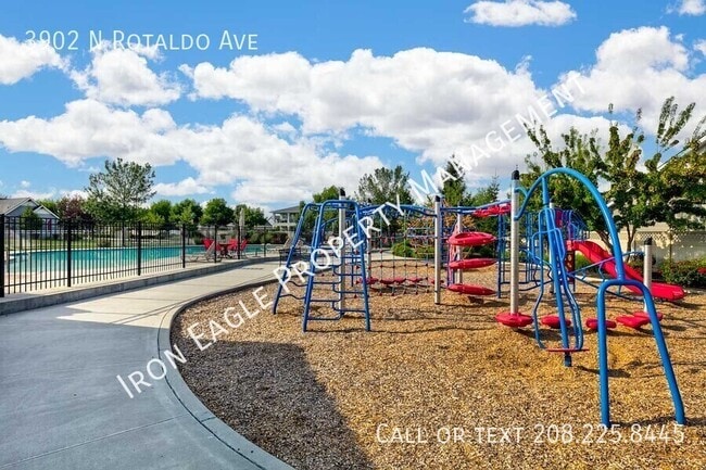 Building Photo - 3902 N Rotaldo Ave