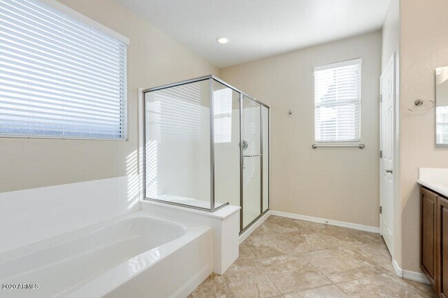 Building Photo - 4770 E Tierra Buena Ln