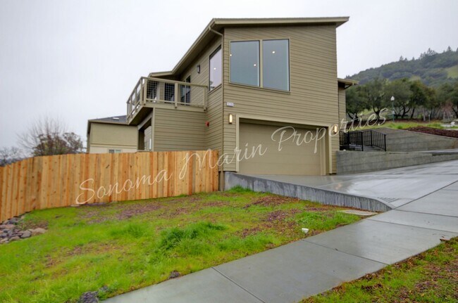 Building Photo - Gorgeous 4 Bed/3Bath House Available in De...