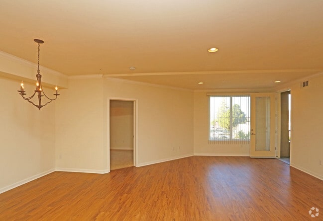 Interior Photo - Livorno Square