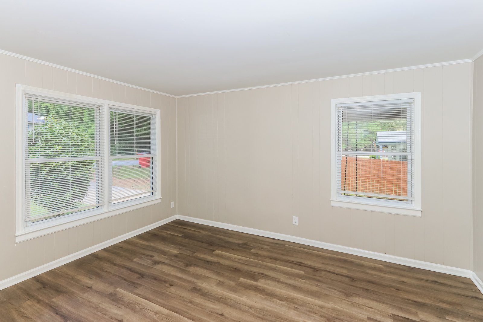 Building Photo - 4582 Shadow Lawn Dr