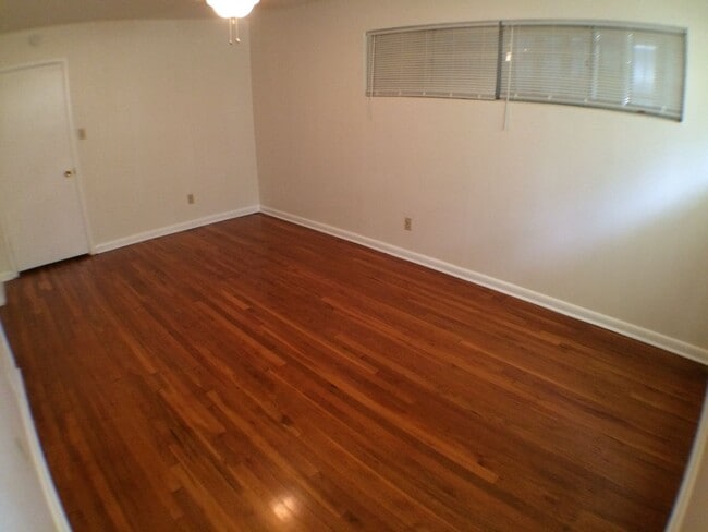 Building Photo - Charismatic 3 Bed 2 Bath Home!