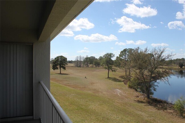 Building Photo - 13929 Fairway Island Dr