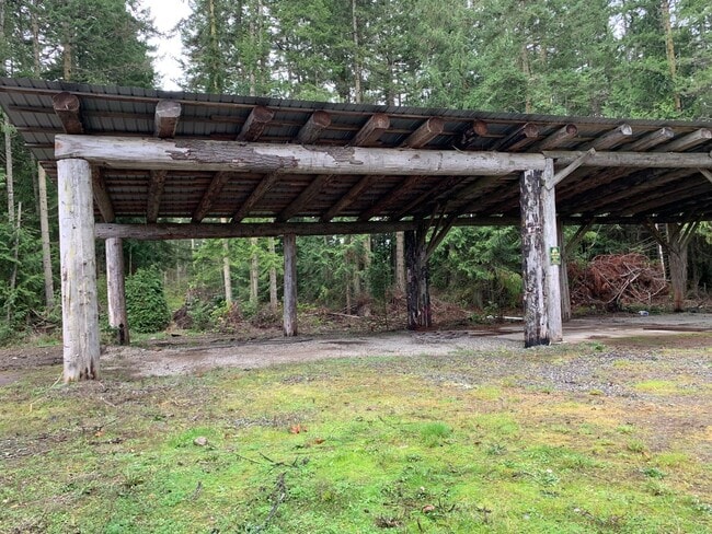 Building Photo - **Daisey King **