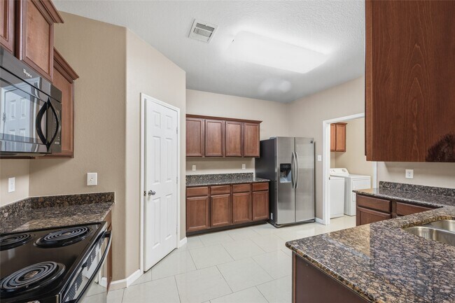 Building Photo - 8234 Hall View Dr